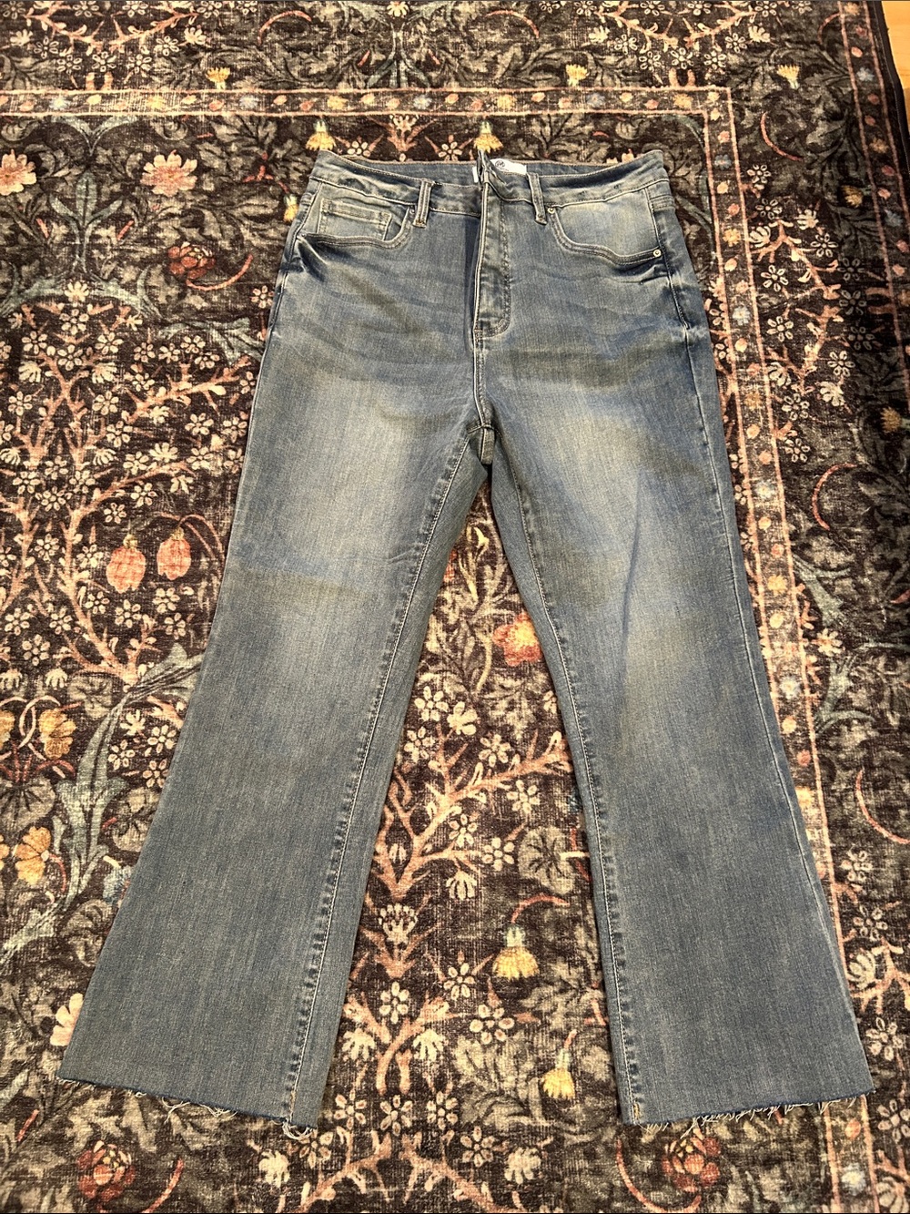 RFM Light Wash Kick Crop Jeans
